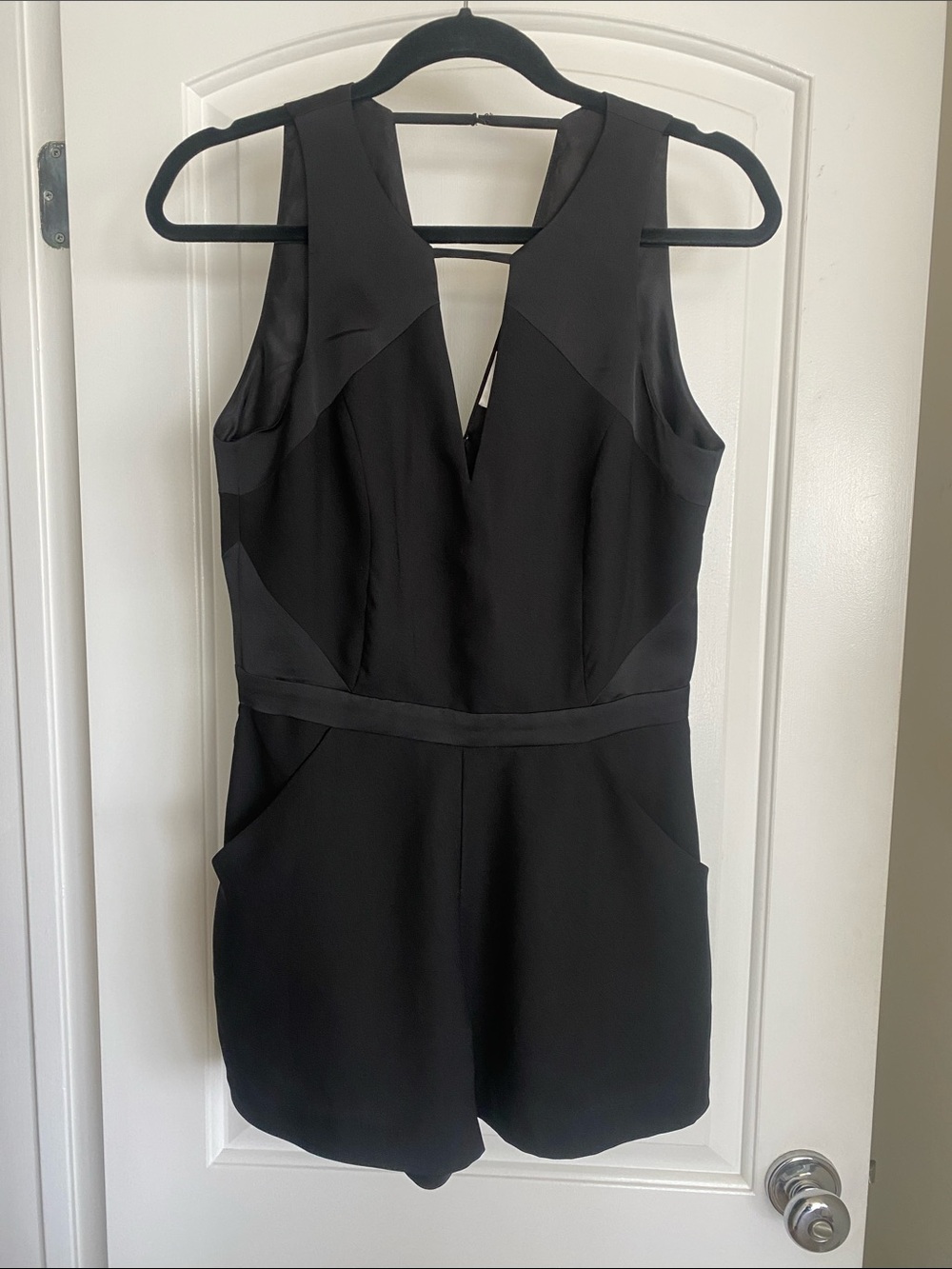 Parker Black V-Neck Sleeveless Romper Pockets Shorts Structured Size Small